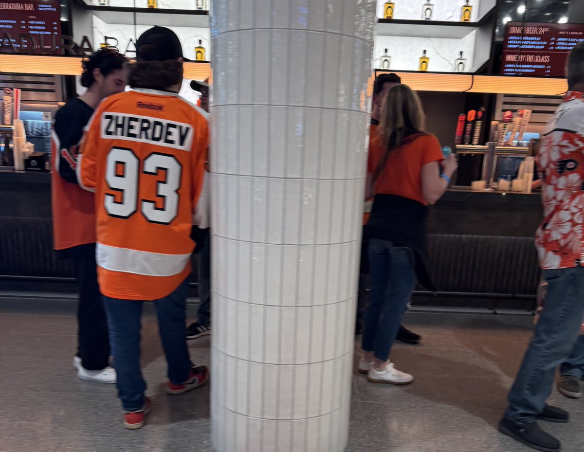 jackiespiegel93's tweet image. Seen on the concourse in Anaheim #Flyers