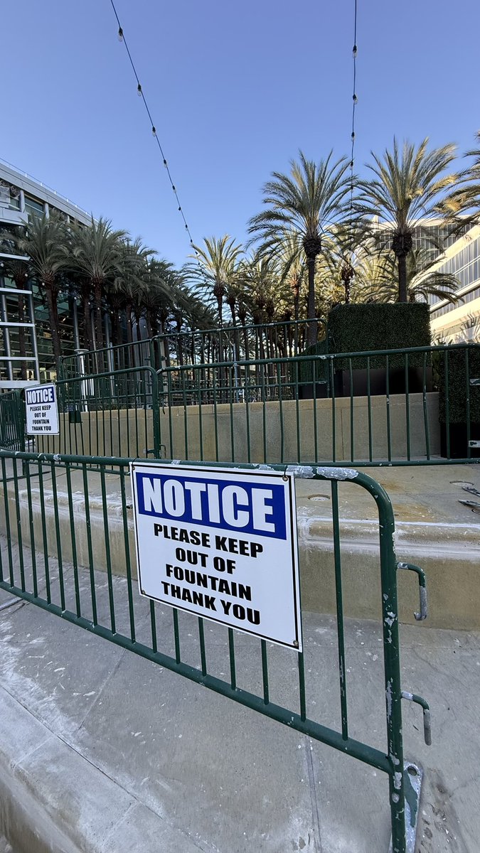 Parks And Cons tweet media