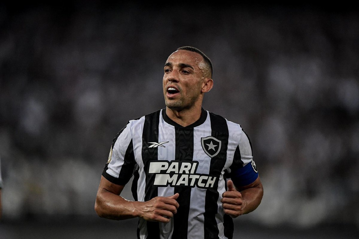 Acabei de ver a postura do Marçal no final do jogo.

Esse cara respeita verdadeiramente o Botafogo.

Patrimônio do Botafogo de Futebol e Regatas.