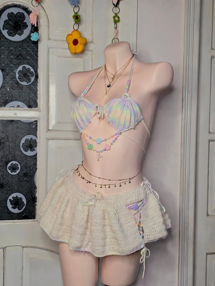 Daisy 🍒 Vgen doll/ plush commission open ✨ tweet media