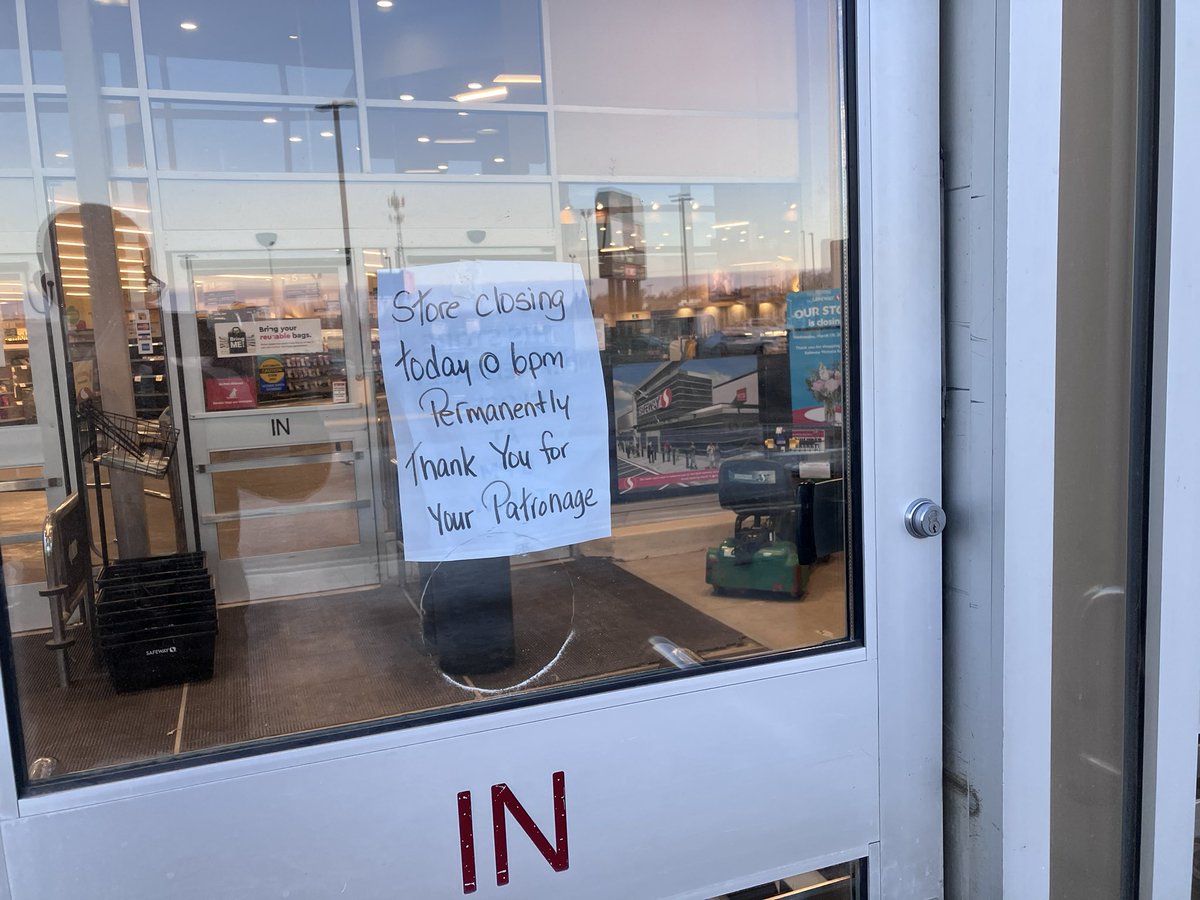 Andrew5hepherd's tweet image. Went to pick up milk on my way home. Safeway at Victoria Square Mall closed early today, permanently. #yqr