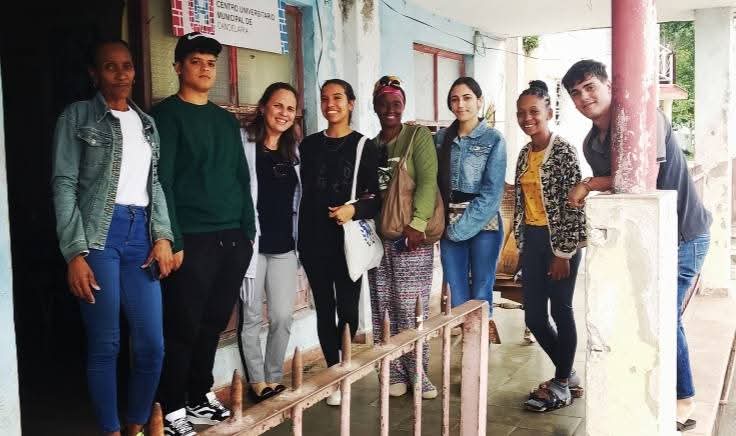 Intercambia nuestra Rectora de la Universidad de Artemisa con estudiantes de la FEU - Universidad de Artemisa y trabajadores de la comunidad universitaria,en un recorrido realizado por los municipios de #Candelaria y #SanCristobal #UnidosXCuba #OrgulloUA  #ArtemisaJuntosSomosMás