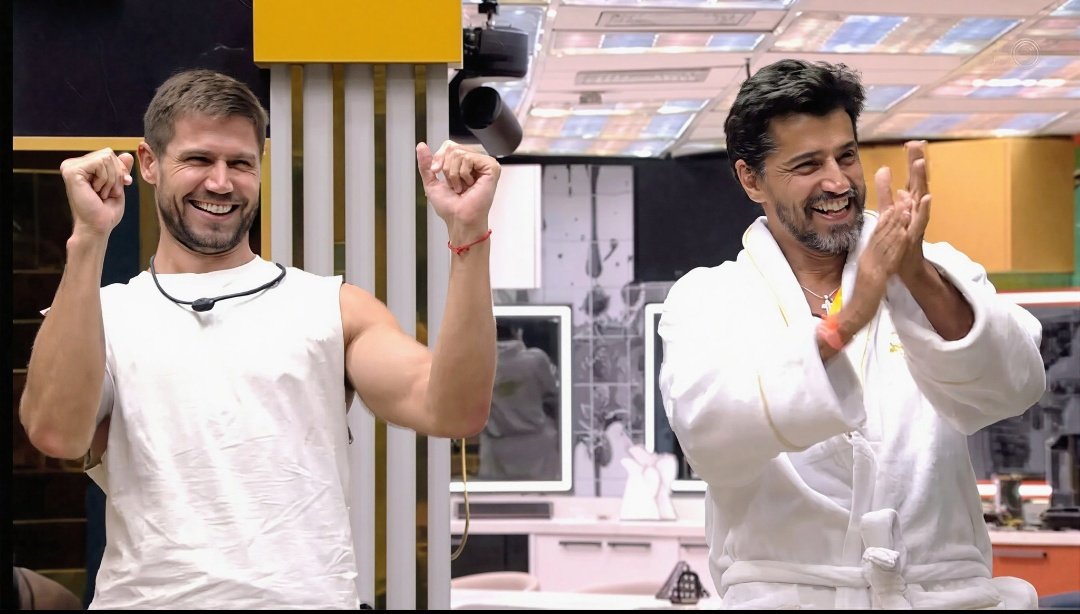 só reality tweet media