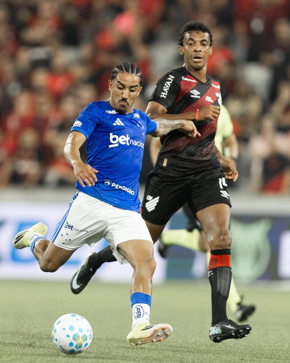 DataFutebol's tweet photo. HISTÓRICO! ⚠️🦊

O Cruzeiro tem NENHUMA VITÓRIA nas 7 PARTIDAS INICIAIS do atual Brasileirão.

É a PRIMEIRA VEZ na HISTORIA que o Cabuloso não vence nenhuma das 7 primeiras partidas em uma edição de Campeonato Brasileiro.

📸 Igor Barrankievicz/Cruzeiro https://t.co/oQXSvsmBgv