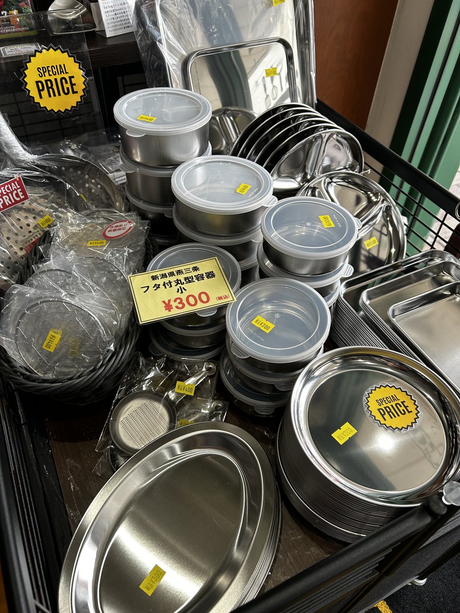 goods_dr's tweet photo. おはようございます。
BBQや春の行楽に活躍する燕三条のステンレス製のお皿やタッパーが入荷しました。
数に限りがありますので、ぜひお早めにお求めください。

ドクターグッズは17時まで営業です！

#企業公式つぶやき部 https://t.co/KXzF6SFHBT