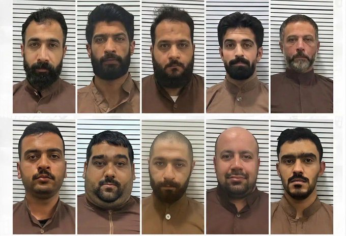alghrezan's tweet photo. بعد أن تمكن جهاز #أمن_الدولة حفظهم الله ورعاهم عدة مرات من إحباط مخططات لخلايا إرهابية كانت تستهدف منشآت حيوية فى الكويت وزعزعة الامن فيها
ماهو موقف نواب المعارضه الان الذين كانو في وقت مضى يطالبون بكل قُبح #بإلغاء جهاز أمن الدوله ؟!!

 #الارهابي_المحظور #خلية_العبدلي #خونه_الوطن https://t.co/NnhKQc9Gph