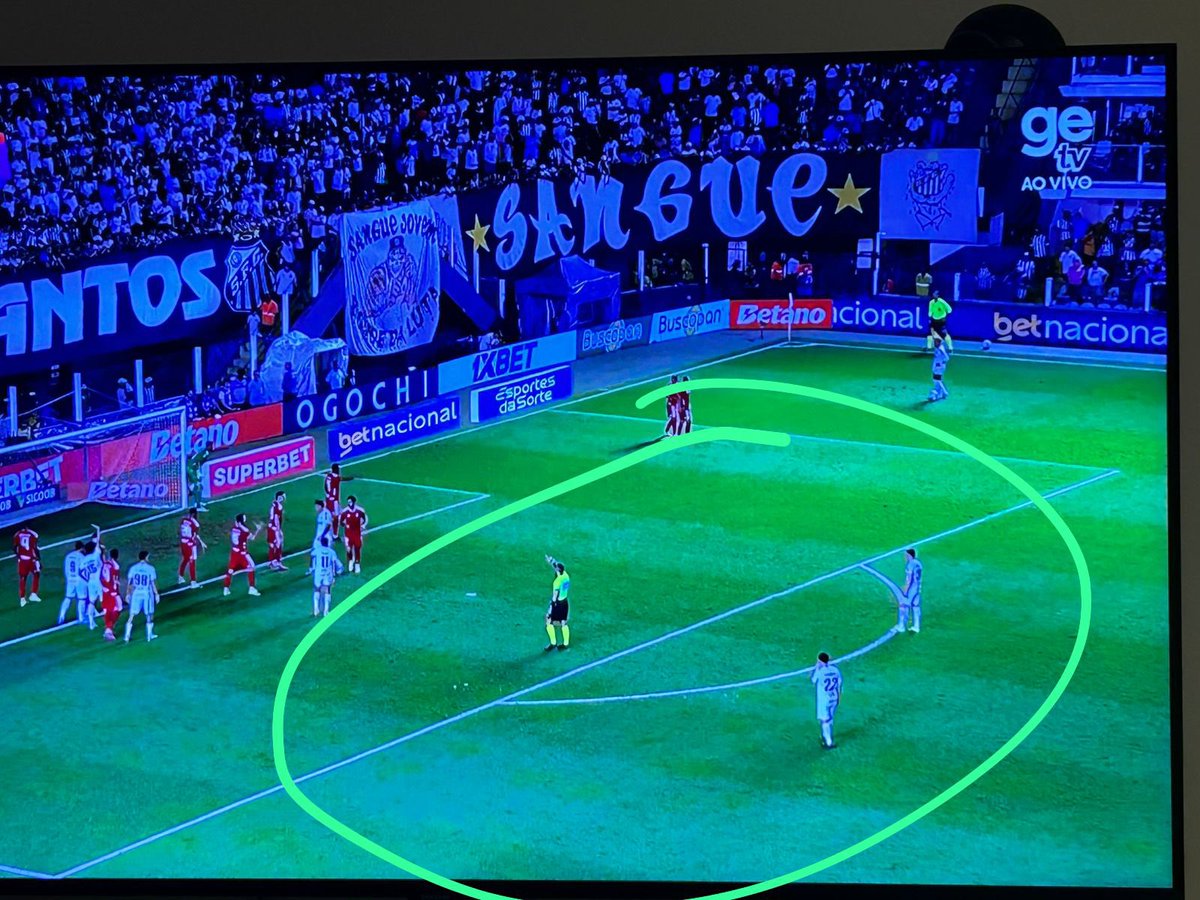 Multiverso do Léo tweet media