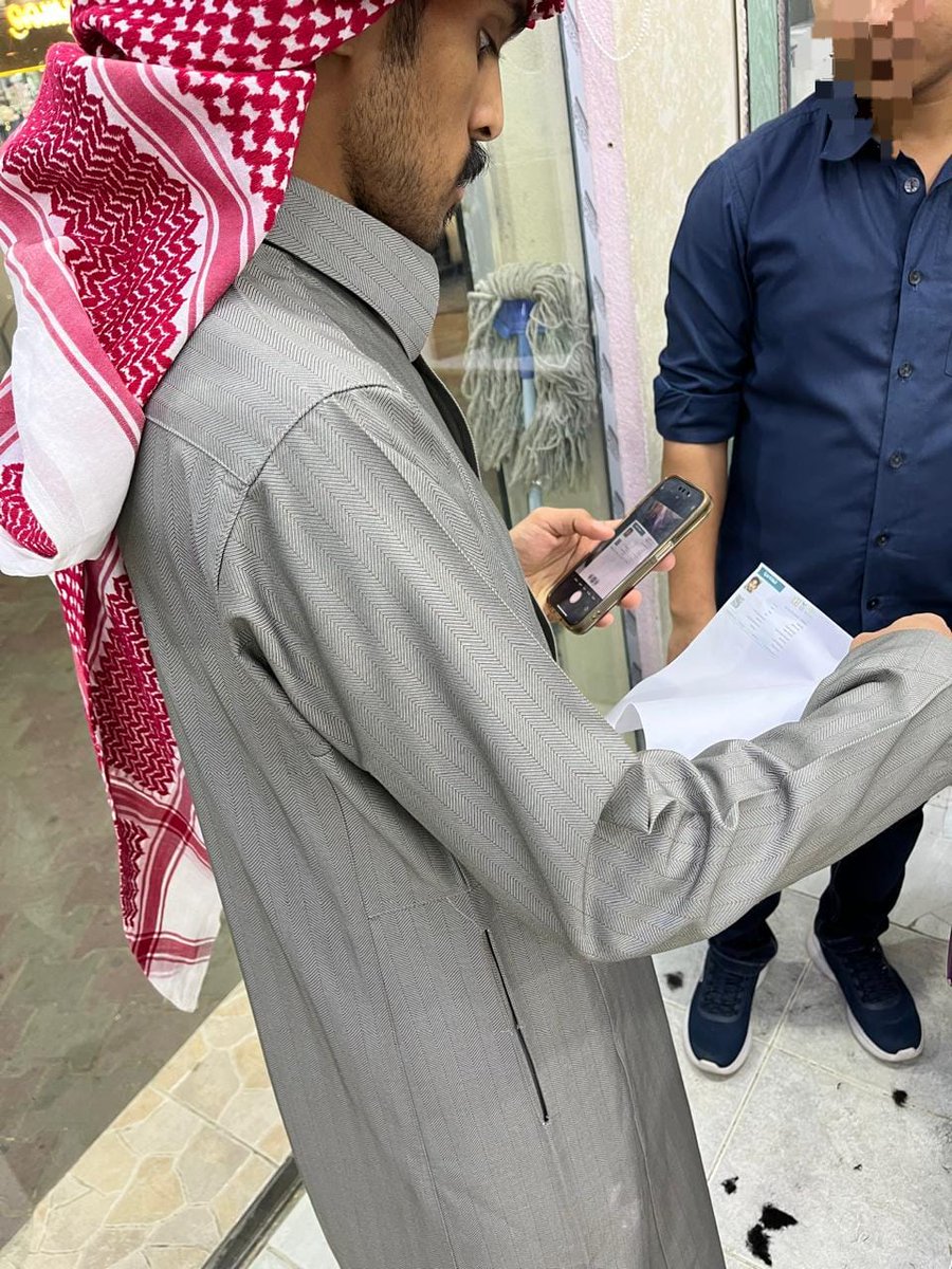 Terba2030's tweet photo. تزامناً مع قرب عيد الفطر المبارك تُكثّف #بلدية_محافظة_تربة جهود الرقابة الصحية على صوالين الحلاقة للتأكد من جاهزيتها والتزامها بالاشتراطات الصحية. https://t.co/aCteFSI9ev