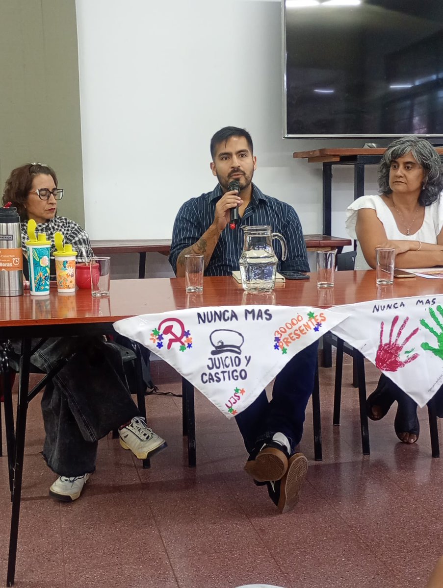 ClaudioDelPla's tweet photo. Gran debate en la Unsa por los 50 años del golpe organizado por la juventud del PO.Vamos con todo a la movilización independiente .El 24/3 concentramos a 17 hs en Mitre y Belgrano. https://t.co/3aSbtlBQoT