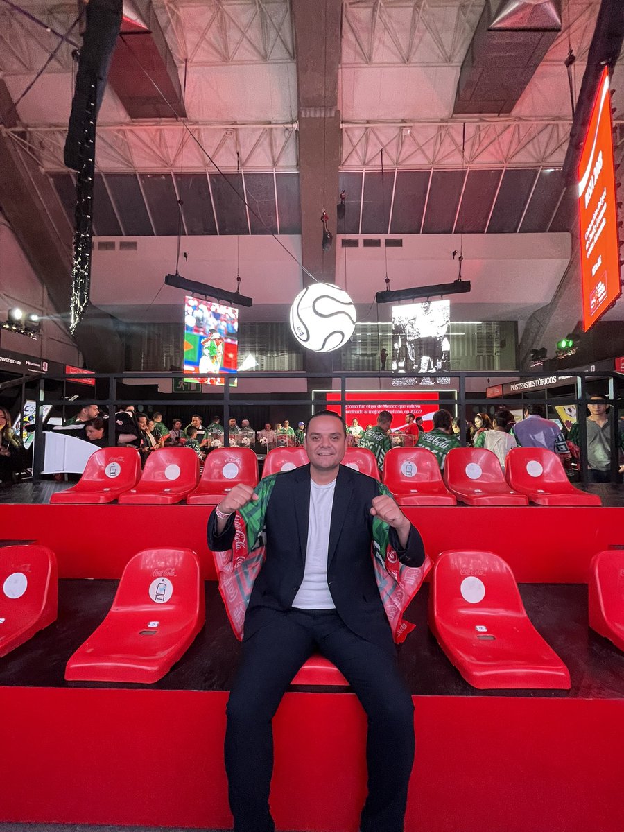 RicardoChavero's tweet photo. Nos volvimos a ver… y la emoción sigue intacta 😍🏆

La Copa del Mundo llegó a Puebla y claro que no podíamos dejar pasar la oportunidad de estar frente a ella 🙌🏼

Porque no es solo un trofeo…
es historia, es pasión, es el sueño de millones latiendo en cada partido ⚽️🔥

Hoy la vimos de cerca y nos recordó por qué el fútbol nos une, nos emociona y nos hace creer ❤️

#Puebla #CopaDelMundo #FifaWorldCup2026 #PasiónPorElFútbol #ElFútbolNosUne