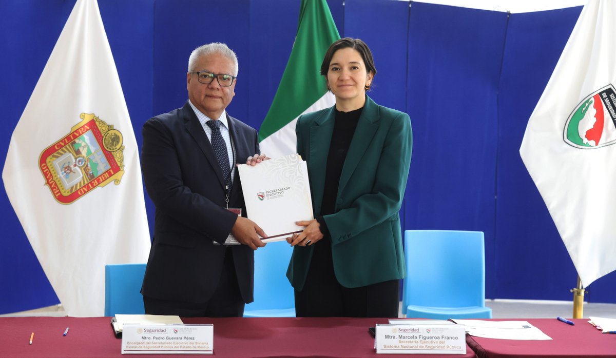 SESNSP's tweet photo. Como parte del proceso de concertación de los fondos federales en materia de seguridad la titular del #SESNSP, la Mtra. Marcela Figueroa @Maffiguer, realizó la entrega formal de convenios #FASP y #FOFISP para el ejercicio fiscal 2026. 🤝🇲🇽
Hoy nos acompañaron los estados de @nuevoleon, @Gob_Guerrero, @Edomex y @NayaritGobierno.