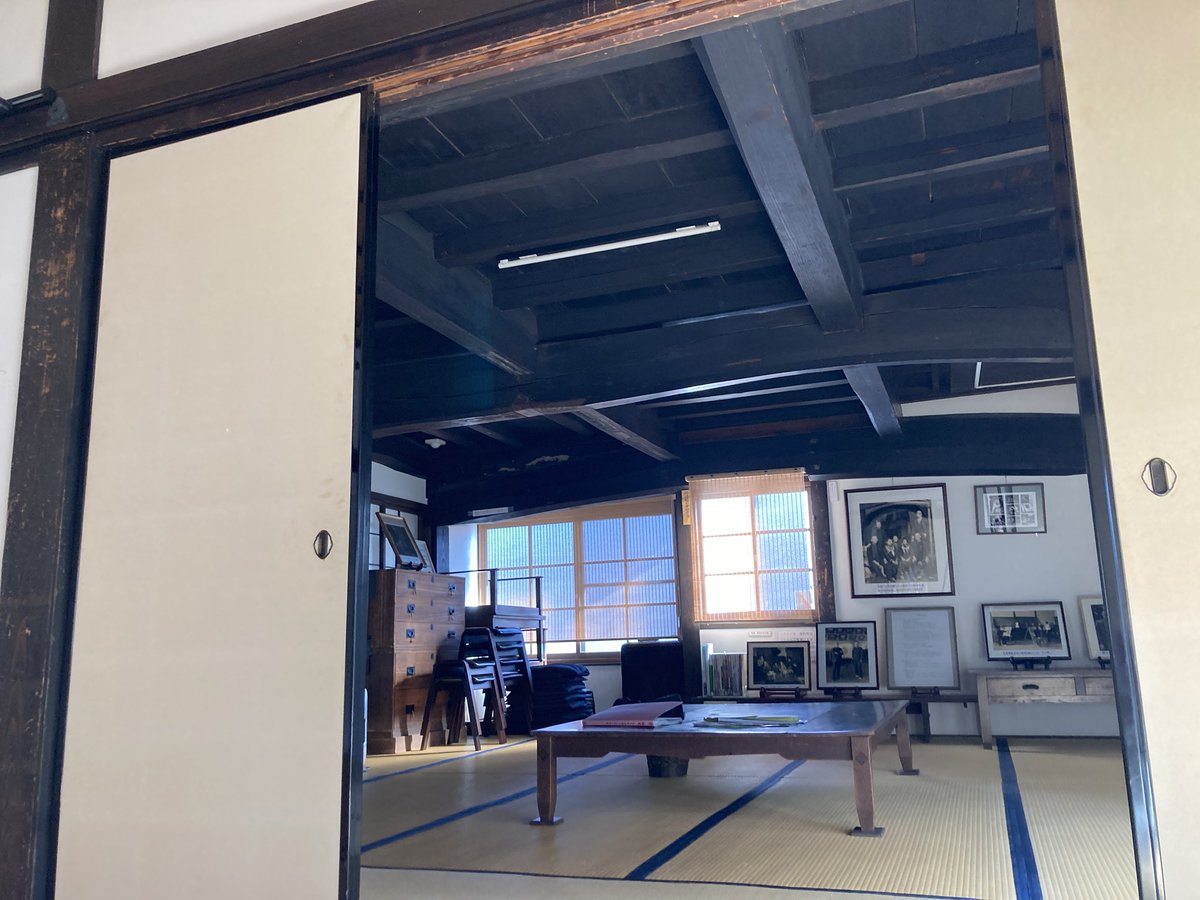 honnedico's tweet photo. ようやく経理関係の書類が片付いたテーブル。

明日は『モモ』の読書会を開催！
第5回本に親しむ読書会

3月20日（金祝) 13〜15時
山口亮一旧宅（佐賀市与賀町1368-1）
参加費500円（本をお持ちでない方は手配できます。ご連絡ください）

申込方法:SNS DMなど（飛び込みも可）
#佐賀 #読書会 #モモ https://t.co/cvoKBQ7OsV