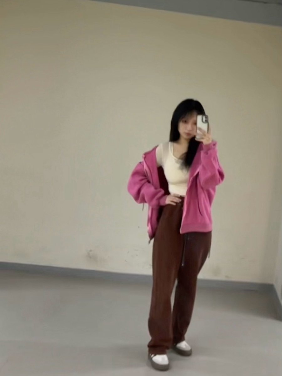#意淫 #意淫同学 #骚逼 私我想看你要怎么干这个骚逼
