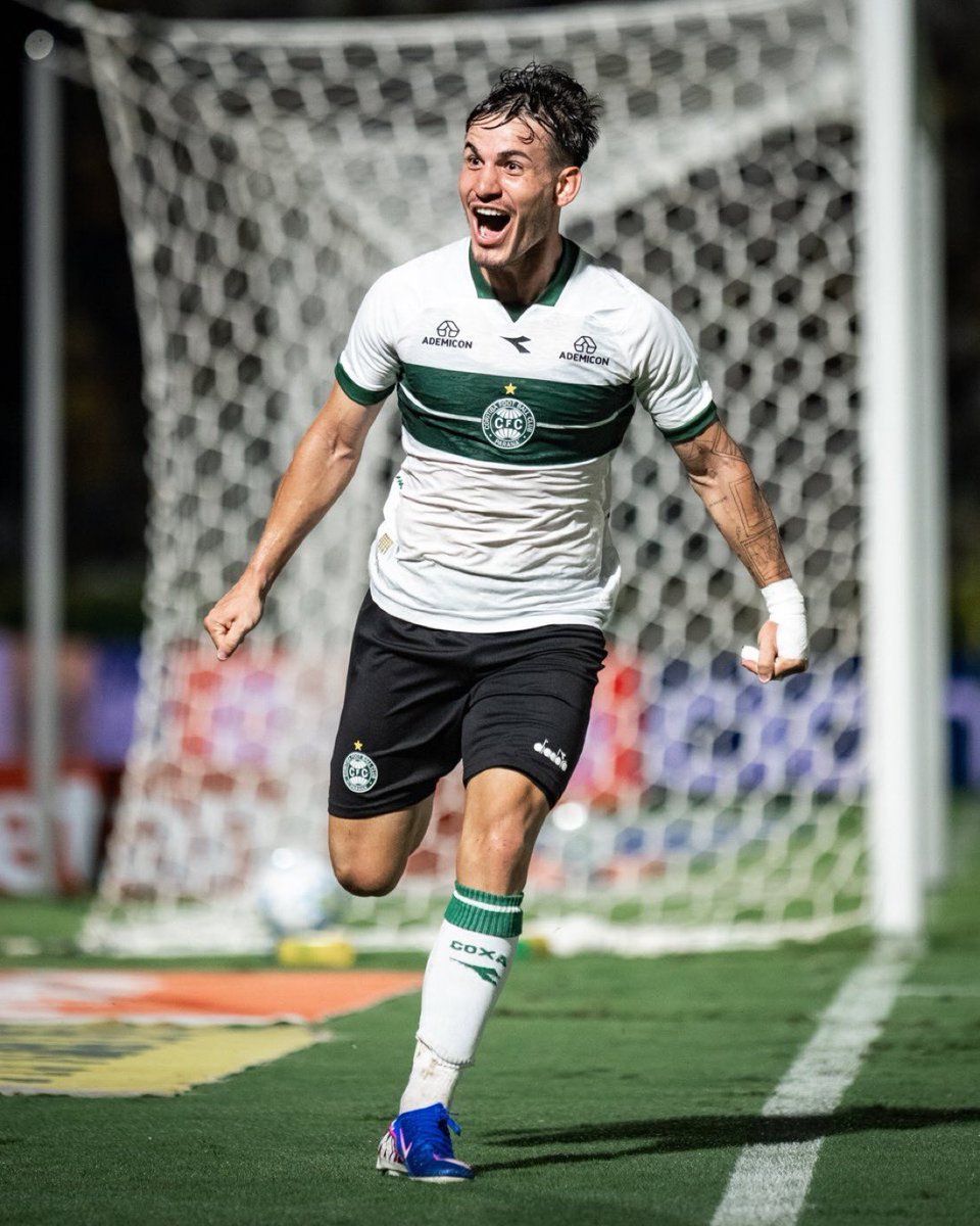 Dona Lúcia tweet media