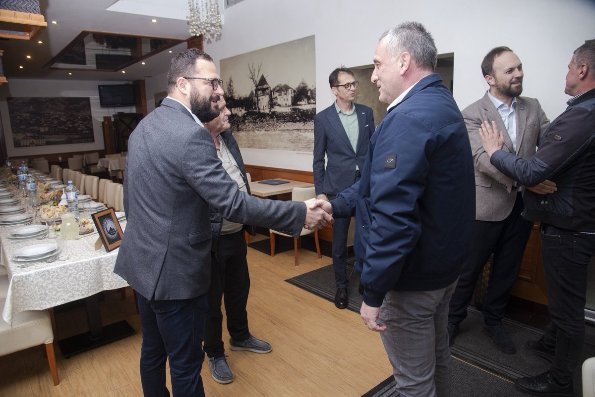 SeadSahman's tweet photo. Iftarsko druženje BDP⭐️ u Bijelom Polju i najava formiranja opštinske organizacije kroz aktivnosti jačanja i širenja mreže naših ljudi. 

Grad velikana poput Avda Međedovića, Rifata Burdžovića, Ćamila i Safeta Sijarića zaslužuje bolje predstavnike u društveno-političkom životu 🇲🇪 https://t.co/MuX6Ui6y55