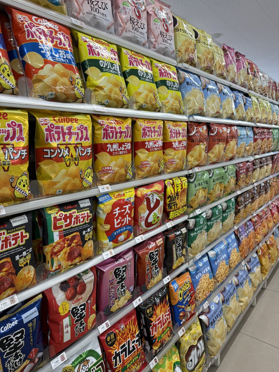 すごく綺麗なコンビニ見つけた https://t.co/PaTKadtV23