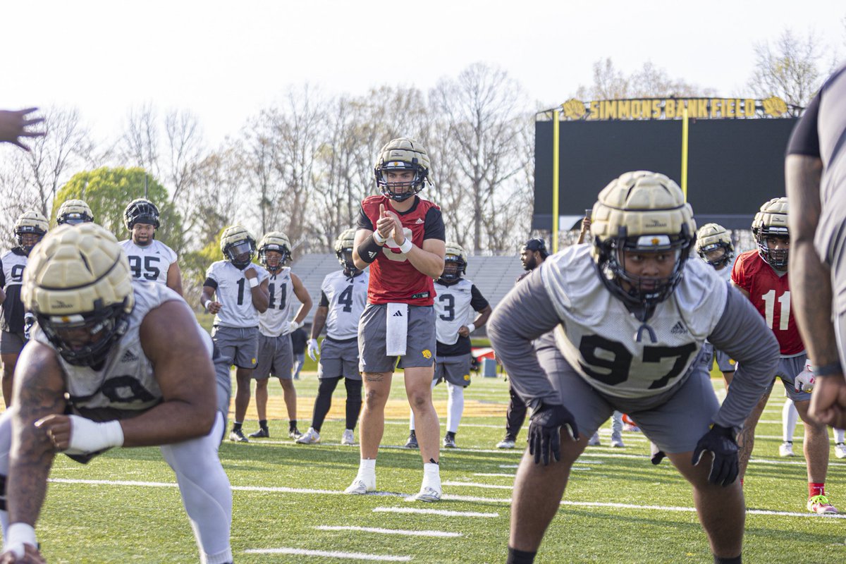 𝐆𝐨𝐥𝐝𝐞𝐧 𝐋𝐢𝐨𝐧𝐬 𝐅𝐨𝐨𝐭𝐛𝐚𝐥𝐥 🏈 tweet media