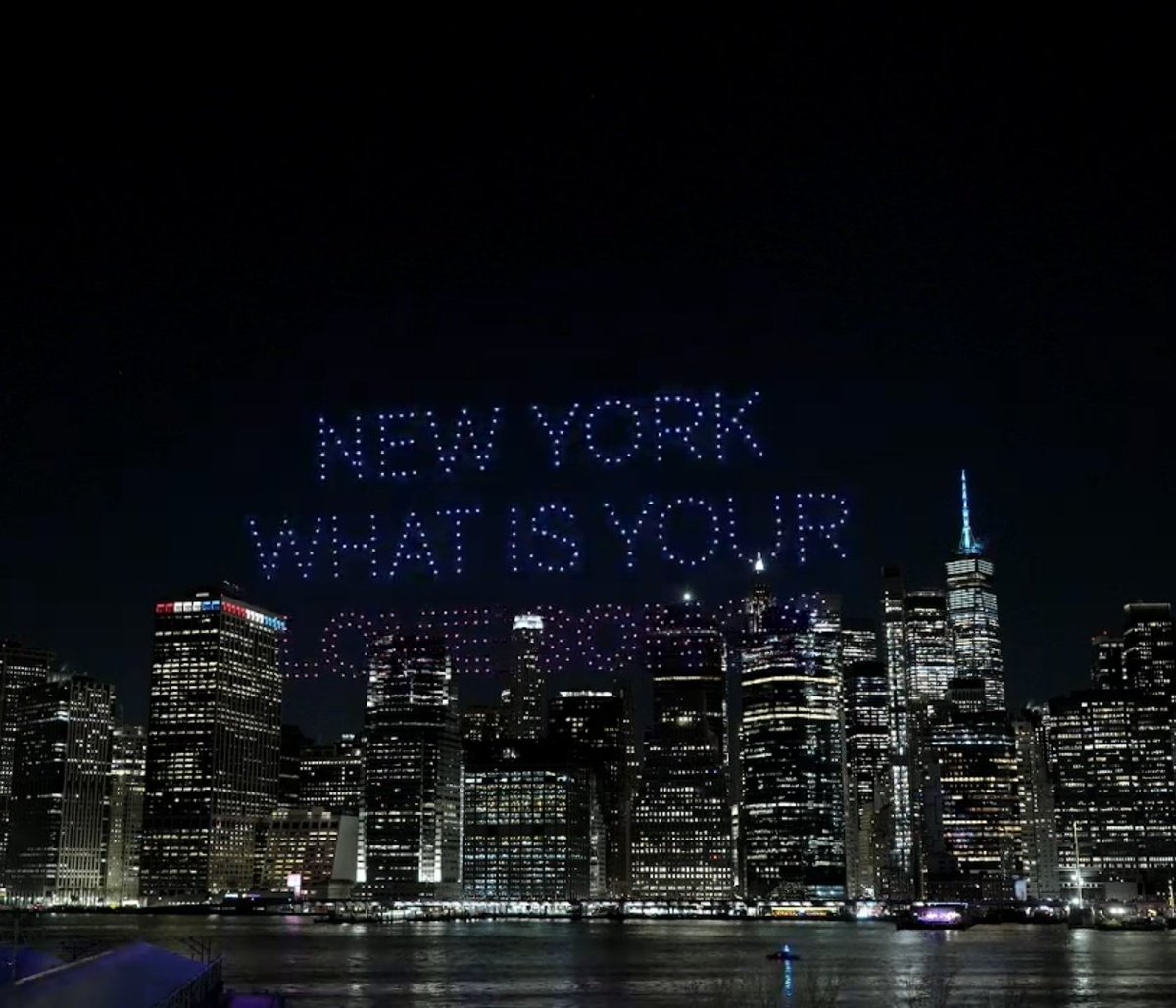 suga_vicc's tweet photo. A BTS LIGHT SHOW IN NEW YORK??? https://t.co/r2D5FcHhUv