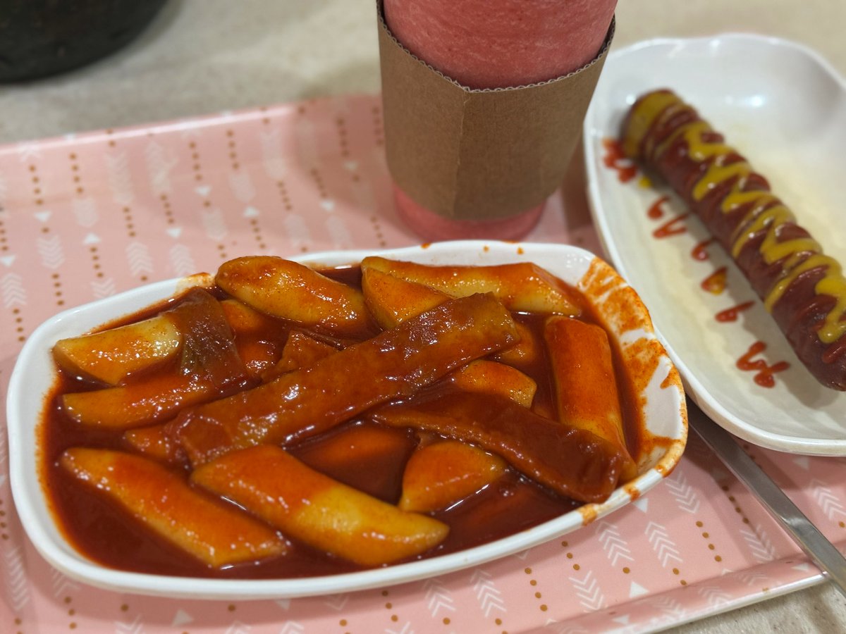 akgaebogi's tweet photo. 신도림 테크노마트 10층 동글이떡볶이 쌀떡 좋아하고 매운맛 좋아하면 동글이 떡볶이 1인분 4000원이고 튀김이랑 소세지 꼭 같이 먹자 https://t.co/ksK8KQ7V05