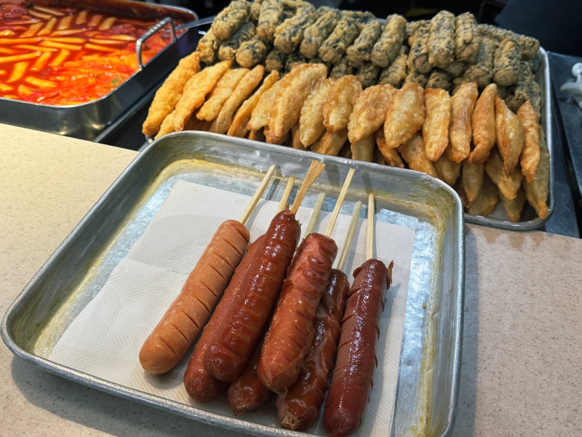 akgaebogi's tweet photo. 신도림 테크노마트 10층 동글이떡볶이 쌀떡 좋아하고 매운맛 좋아하면 동글이 떡볶이 1인분 4000원이고 튀김이랑 소세지 꼭 같이 먹자 https://t.co/ksK8KQ7V05