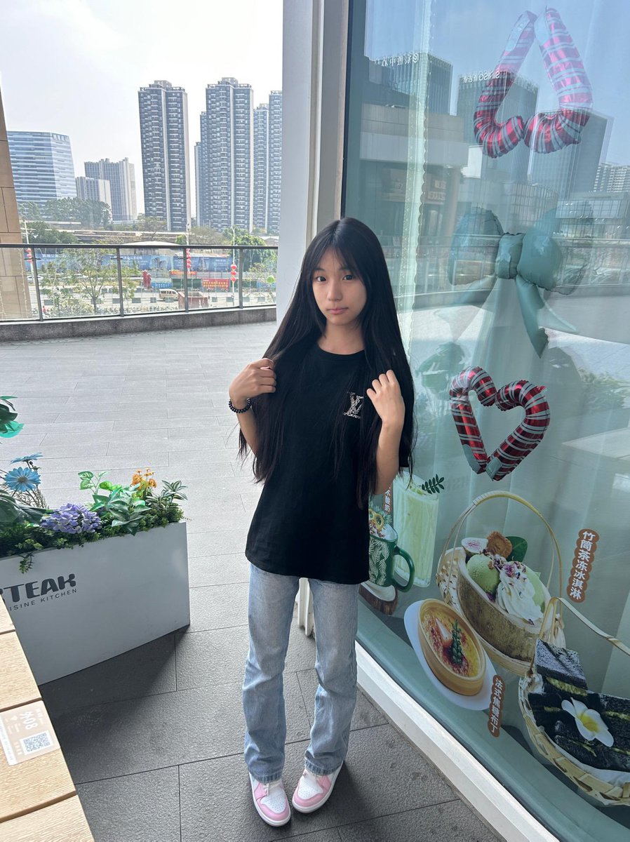 bigjlittlea's tweet photo. 又自愿赠与了一遍暂时还没有收。有人愿意给她报销牛仔裤吗🤣 鞋子也好好看应该不便宜吧  #ATM奴 #榨金 #贡奴 #傻逼提款机 https://t.co/PgofwqhjLm
