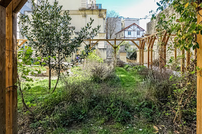 parisladouce's tweet image. Paris : Jardin des Abbesses, évocation modeste de l'ancienne Abbaye des Dames de Montmartre, vaste domaine patrimonial nationalisé et démantelé à la Révolution - XVIIIe arr
parisladouce.com/2026/03/jardin…
#paris #paris18 #montmartre #jardin #patrimoine