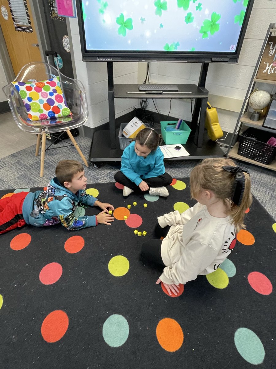 marnellandrea29's tweet photo. We reviewed adding three numbers with a new math game called Beat That. It was a lot of fun! @VV_Voyagers #fabulousfirsties #welovemath https://t.co/8pqbTpp0ul