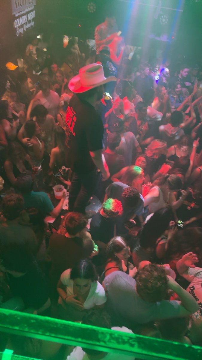 wolfiesbar tweet media