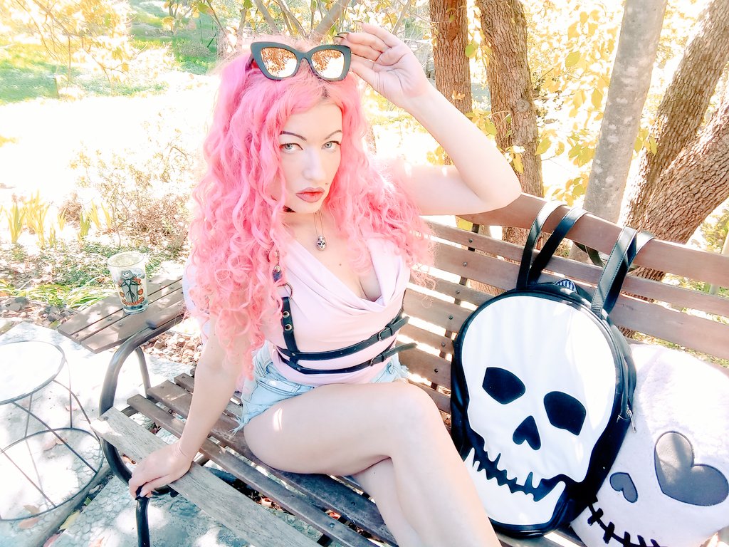 Kat The Red tweet media