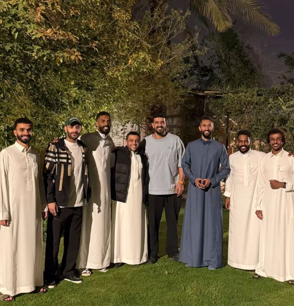 ‏ فالكون tweet media