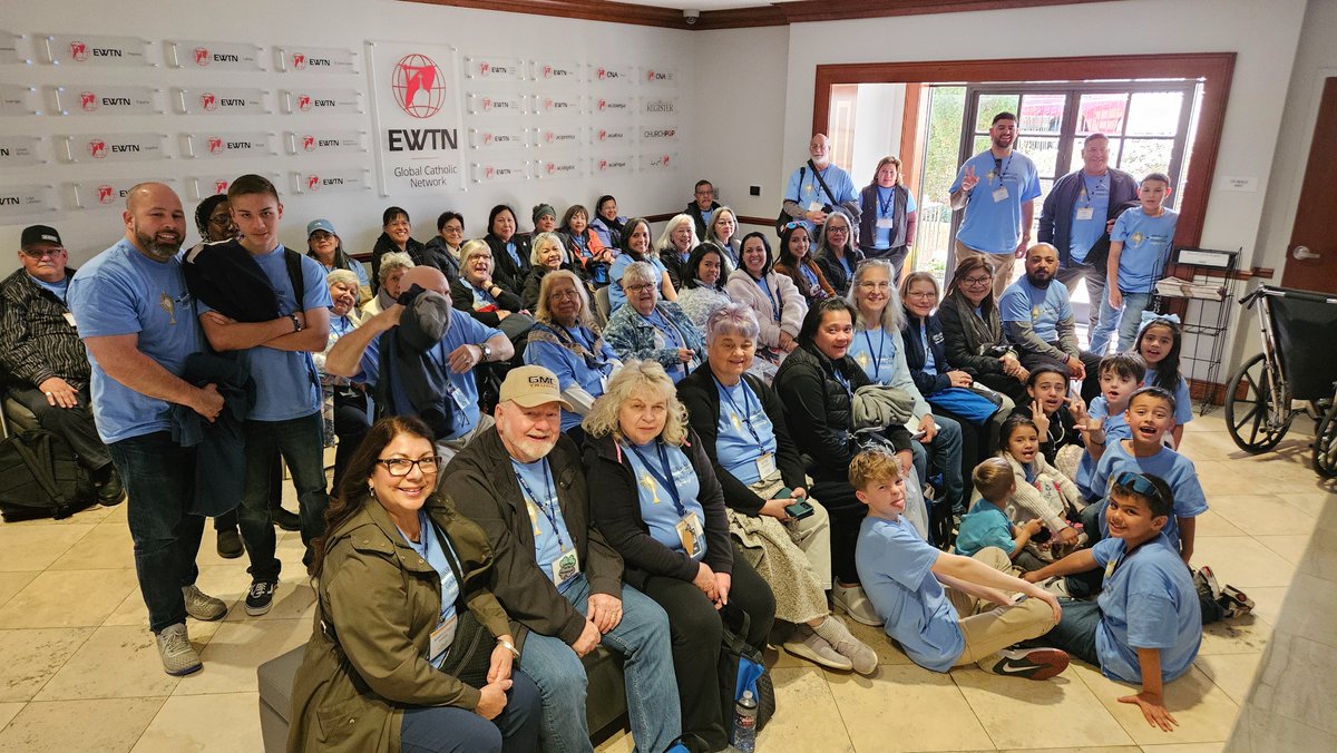 AoG_Radio's tweet photo. An amazing day at the Mother ship @EWTN for all our Pilgrims!
Lunch with Dr. David Anders, Mass, Adoration, the Rosary and Vespers with the Friars. Tours around the grounds. Supper with Brother Leo! Then sitting in the audience for EWTN Live w/ Fr. Mitch! https://t.co/gJY5nVC6Q4