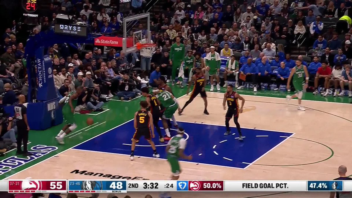 CJ drops in a crafty basket in the paint 🎨