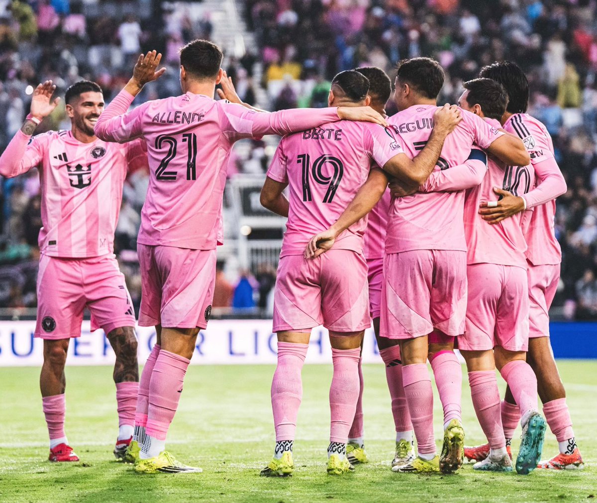 KING MESSI 10 tweet media