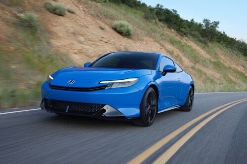 AutosyMas's tweet image. El Honda Prelude 2026 llega por primera vez a México como un coupé híbrido de 200 hp. Destaca por su base derivada del Civic Type R, sistema e-CVT y tecnología que simula cambios deportivos con paletas al volante. @HondaMexico #HondaPrelude #Autos #Híbridos