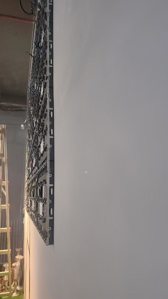 TracyHu16's tweet photo. Let us guess: 
This is GOB or COB? 
This connection without cable.
It is very convenient to install and maintain.
#ledvideowall #ledscreen #customized #ledpanels #frontservice #leddispaly #ledvideowall #events #COB  Call/WeChat/WhatsApp: 0086-18316843344 / 0086-13425244569 https://t.co/W5Vi5mRQ5s