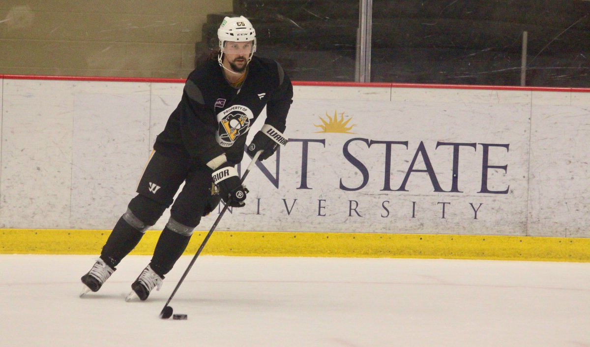 JohnToperzer's tweet photo. I didn't see vintage Erik Karlsson coming with the Penguins https://t.co/WNzvpJhC8O