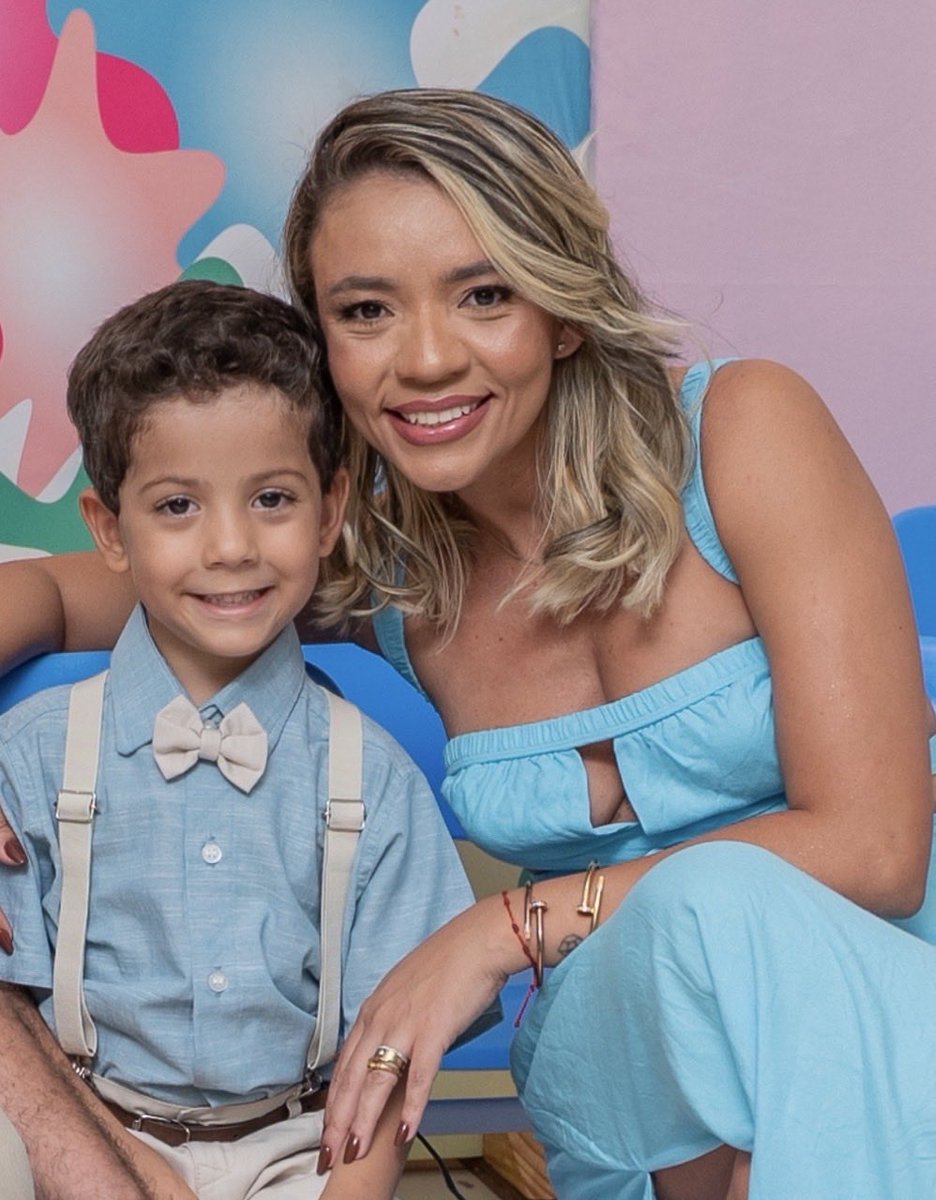 Teodoronandaa's tweet photo. Eu e tu. Tu e eu 🩵👦🏻👱🏽‍♀️ https://t.co/EDm6AkcUX1