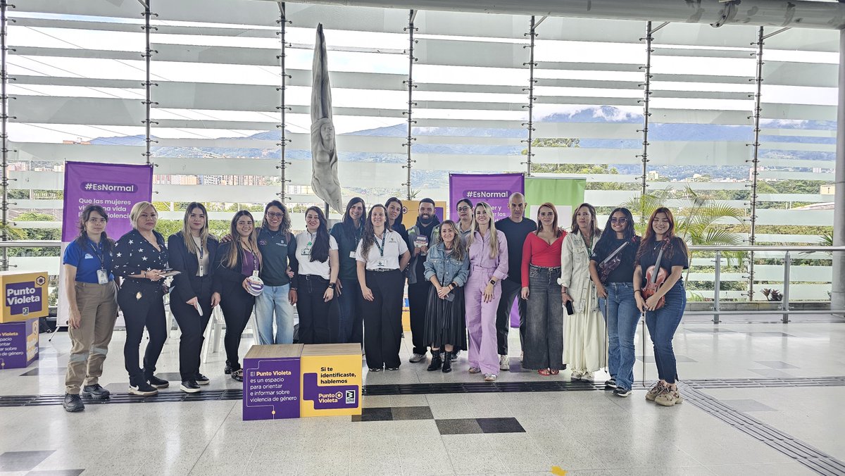 metrodemedellin's tweet photo. ¿Alguna vez has sentido que el silencio es la única opción? El Metro de Medellín dice: ¡No más! 🤚💜

Presentamos el Punto Violeta, una unidad itinerante diseñada para romper barreras y desnaturalizar las violencias de género en nuestro sistema y entorno laboral. Porque viajar seguras es nuestro derecho. 👩🚈