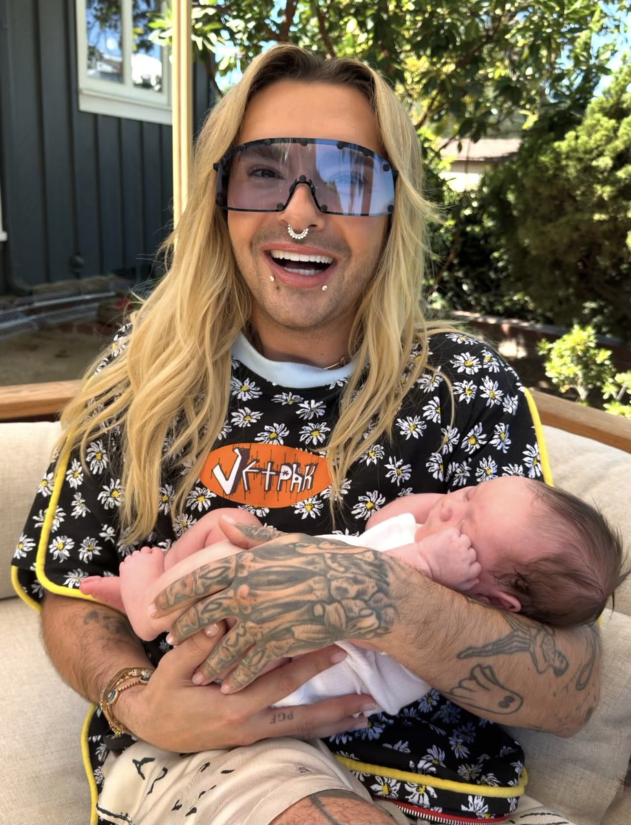 tokiohotelmx10's tweet photo. Morí de ternura 🥹 A Candy Crash muchas gracias por regalarnos estas joyas! 💖🥰🪄 y también por el “Bill Hadita” jajajaja
P.D. ¡Me encantan esas botas! 🤌🧡
#baby #billkaulitz #candycrash #tokiohotelfans https://t.co/kEjig8pE6S