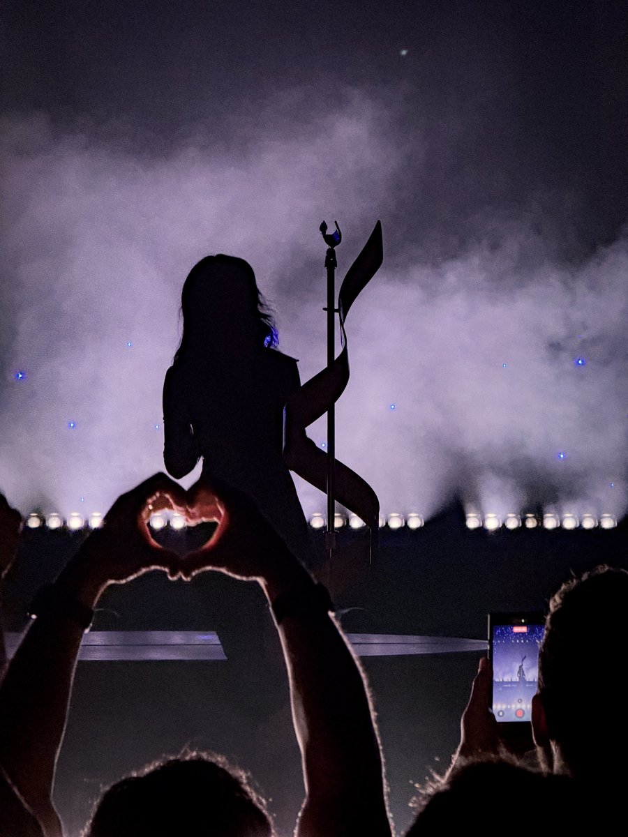 xngelrod's tweet photo. Ok but these pics I took of @MarinaDiamandis at the #princessofpowertour in Austin ✨ https://t.co/7tsSFbfbPv