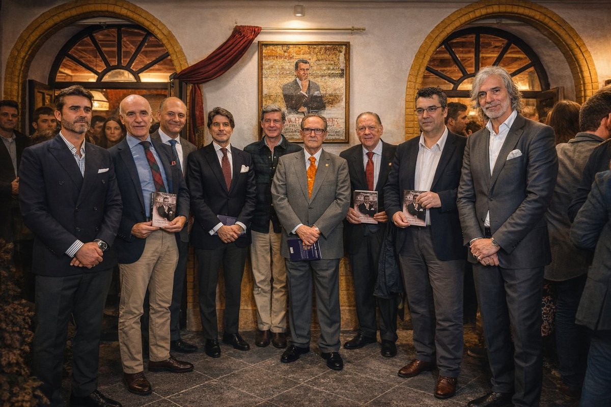 El capataz de la Voz de Bronce, ya tiene su azulejo en Sevilla, justo en el lugar donde plantó las matas de la jondura: Cuesta del Bacalao...