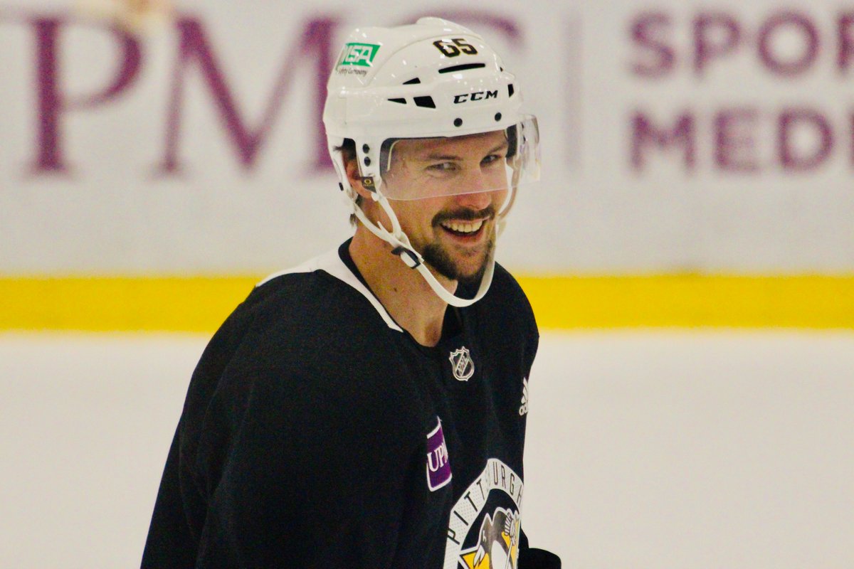 JohnToperzer's tweet photo. I didn't see vintage Erik Karlsson coming with the Penguins https://t.co/WNzvpJhC8O
