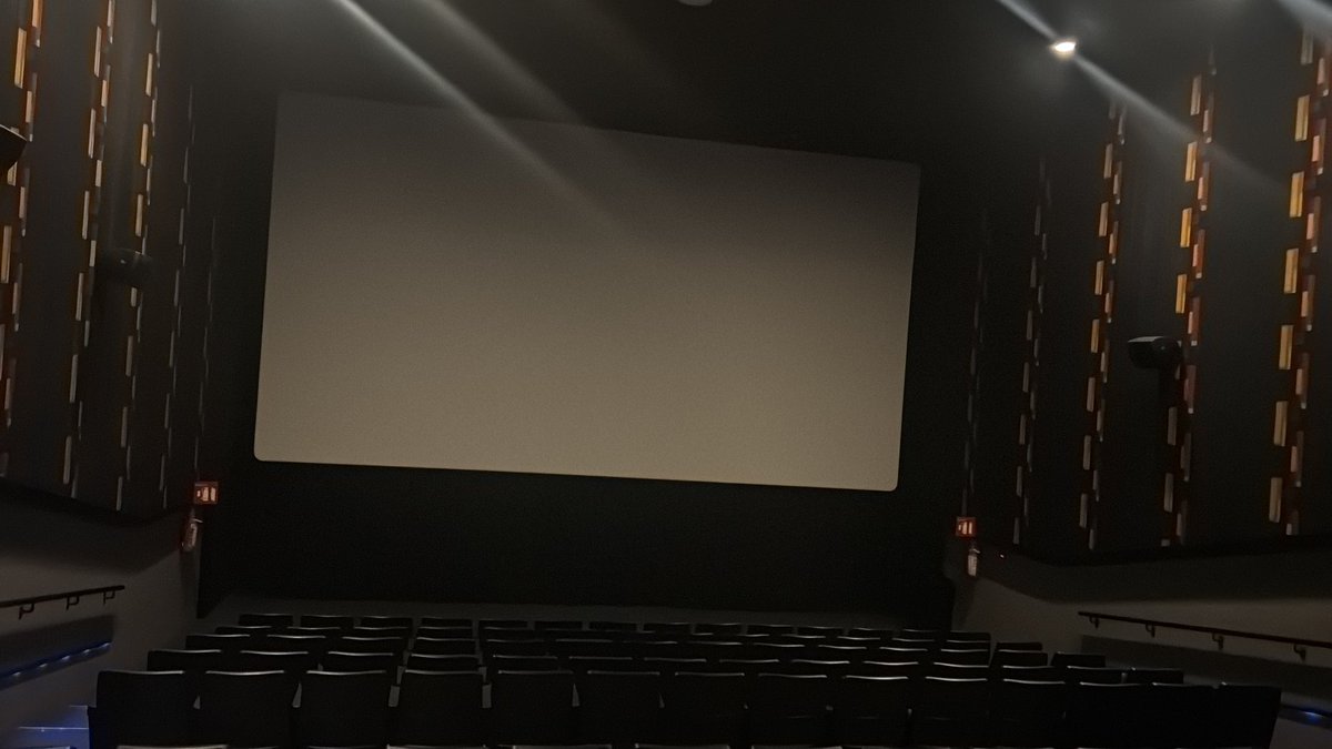 XOXIWO's tweet photo. Tío @Cinepolis 7:36 y no han comenzado a proyectar la película… puedo solicitar un reembolso!? O acá que procede!? https://t.co/nJJwnNgY8e