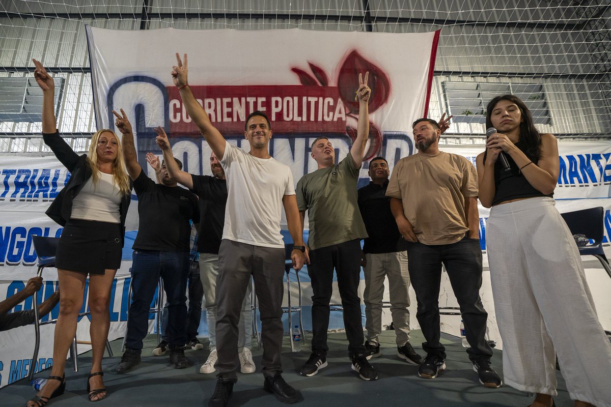 aJulianAlvarez's tweet photo. Participamos del acto de lanzamiento de la Corriente Política Comunidad.

Este nuevo espacio viene a fortalecer el peronismo en Lanús y a sumarse al trabajo que estamos llevando adelante en nuestro distrito para mejorar la calidad de vida de cada vecino y vecina.

La salida siempre es colectiva y en eso trabajamos cada dia. ¡Felicitaciones compañeros y compañeras!

#CristinaLibre ✌️❤️