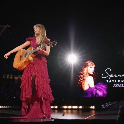 tio_victor_'s tweet photo. o jeito que o fotografo tirou essas fotos.

A Taylor da capa da regravaçao, olhando para Taylor atual...

Isso foi o momento! 
Foi a Luta dela! 
Foi incrivel! https://t.co/fykfpi6fN0
