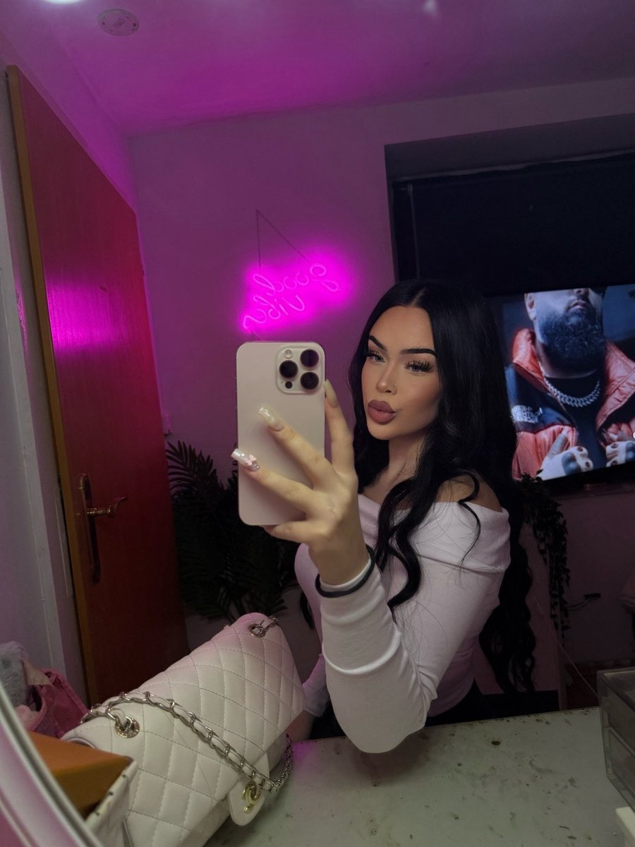 Spoiledlana tweet media