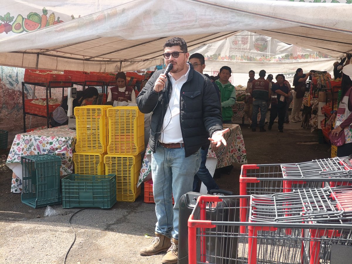 alangarfer's tweet photo. Por la mañana, en la colonia #Malacates se abrió un nuevo punto de "Campo Ciudad", llevamos un mensaje por parte de la Jefa de Gobierno de la Ciudad de México;  invitamos a lxs vecinxs a adquirir los productos de buena calidad que vienen directamente de los productores. https://t.co/9jsbDnSBcx
