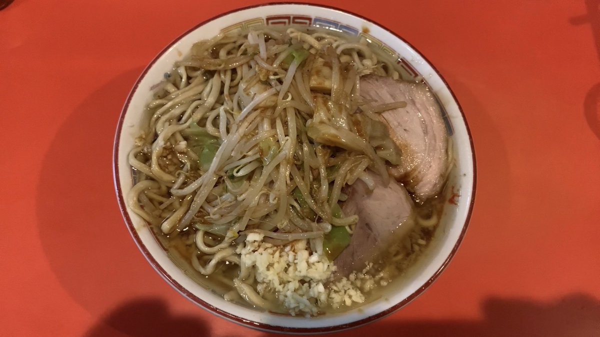 jiro4691's tweet photo. ラーメン二郎仙川店2309から2502位の画像。最近はやや微乳化寄りで充分激旨ですが仙川ブラック時代を超えたこの頃の完全分離生姜香る非乳化ラーメンが超絶爆旨だった。店主様たまには完全非乳化お願いします。 https://t.co/ftKdtVAsPU