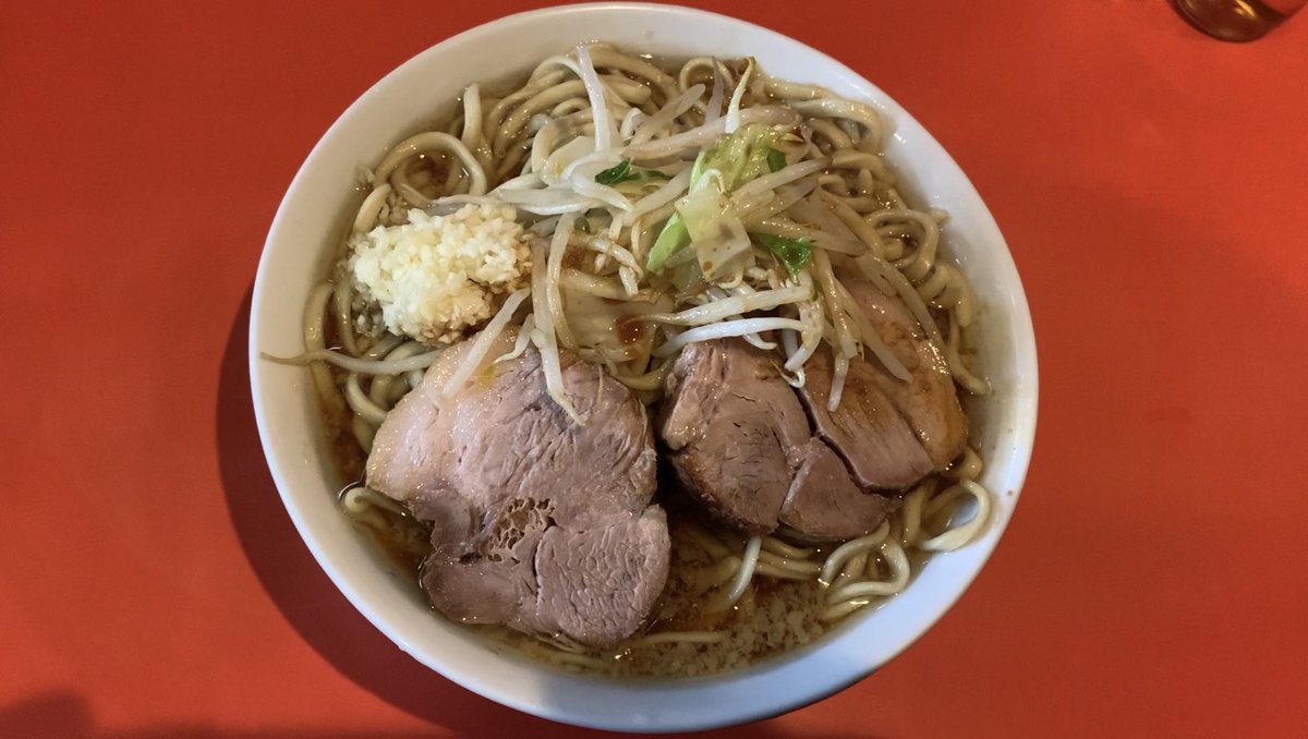 jiro4691's tweet photo. ラーメン二郎仙川店2309から2502位の画像。最近はやや微乳化寄りで充分激旨ですが仙川ブラック時代を超えたこの頃の完全分離生姜香る非乳化ラーメンが超絶爆旨だった。店主様たまには完全非乳化お願いします。 https://t.co/ftKdtVAsPU