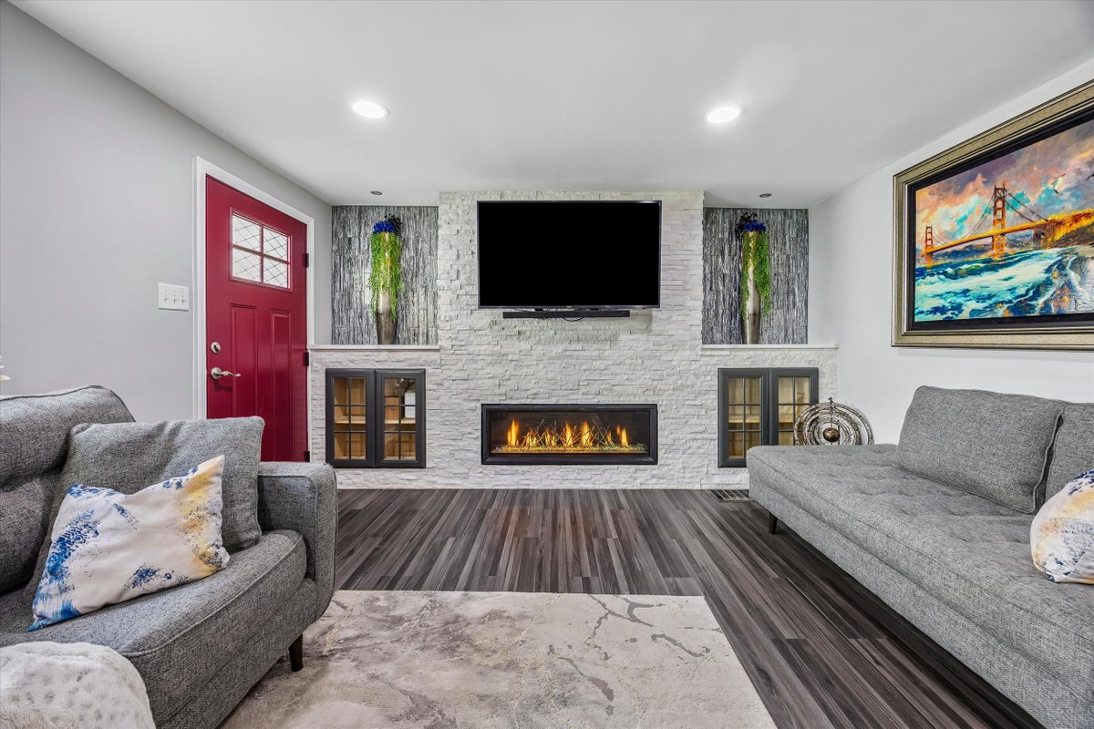 C21Colin's tweet photo. $399,900 + 2-car parking… steps from Main Street Manayunk 👀https://t.co/idWOQhqZF1 https://t.co/6zuDq1Rcoy